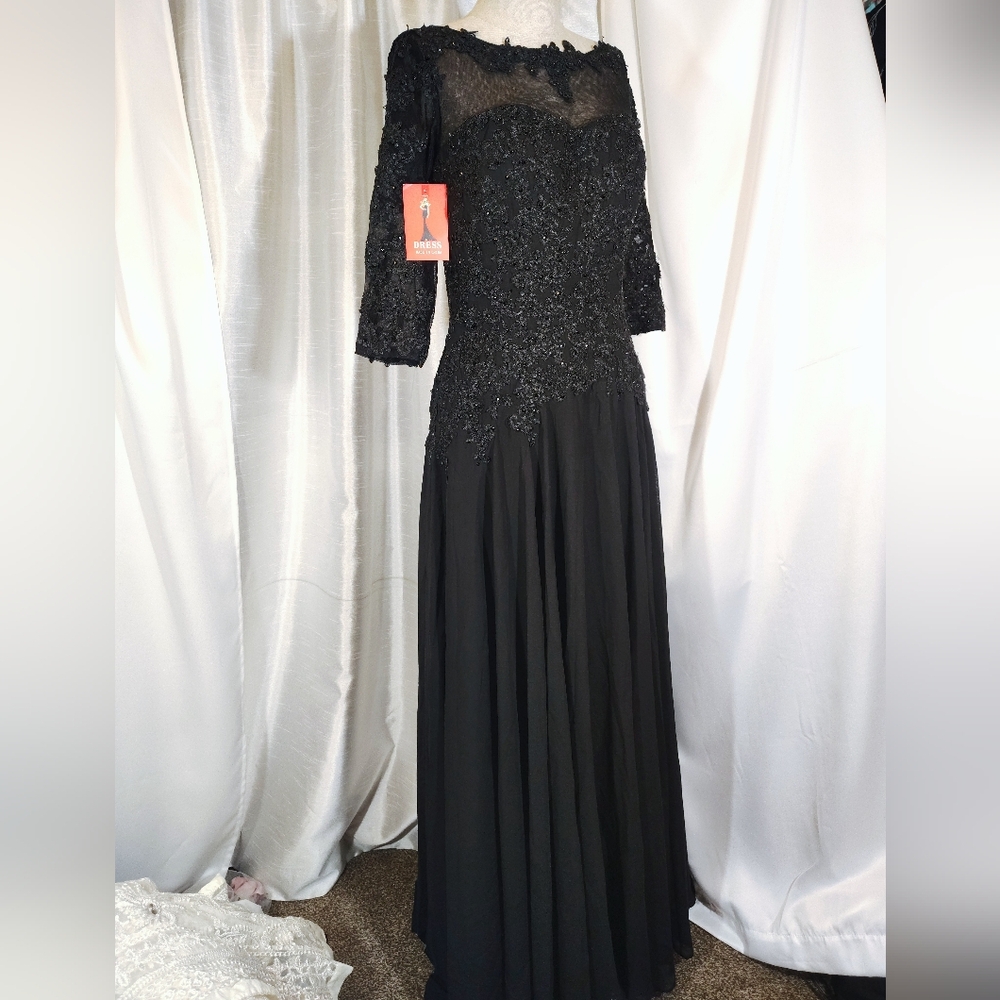 Dress A-Line Formal, Black, 1/2 Sleeve,V-Back  Beaded Overlay Lace,Zip, Train,8